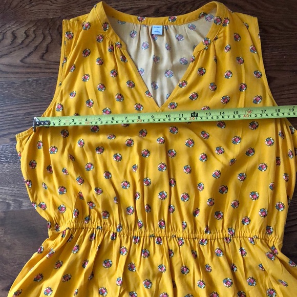 Waist-Defined Sleeveless V-Neck Dress for Women - Picture 2 of 4